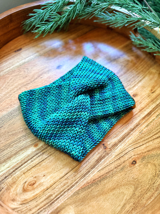 Twisted Earwarmer in Solis