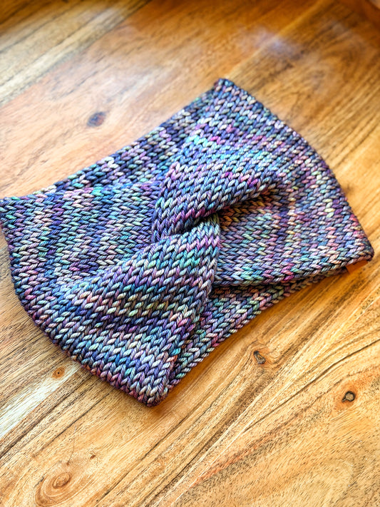 Twisted Earwarmer in Arco Iris