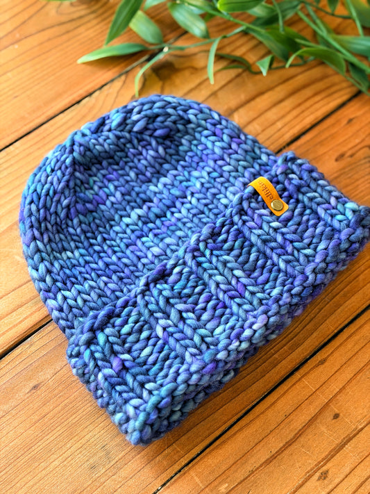 Alpine Trail Beanie in Azules