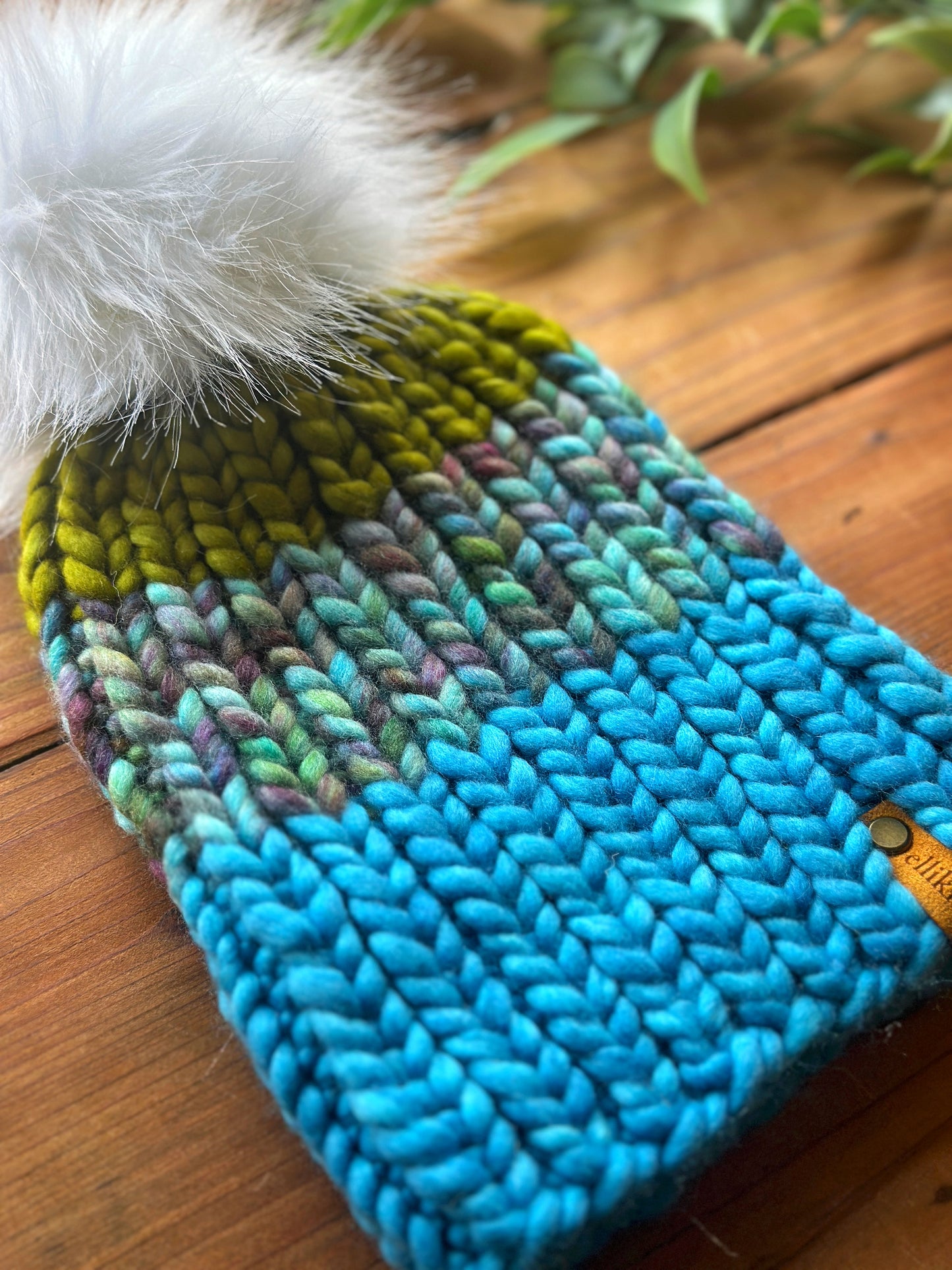 Nokhu Beanie in Blue/Green