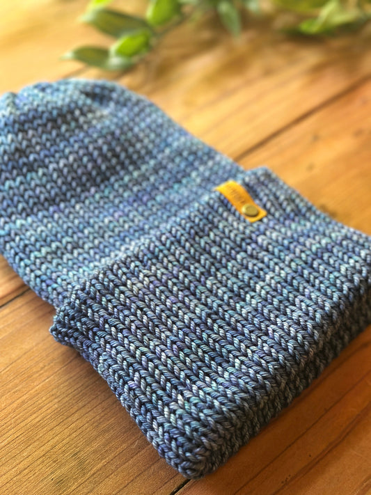 Campfire Beanie in Azules