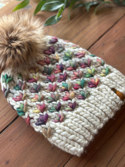 Lotus Flower Beanie in Natural/Arco Iris