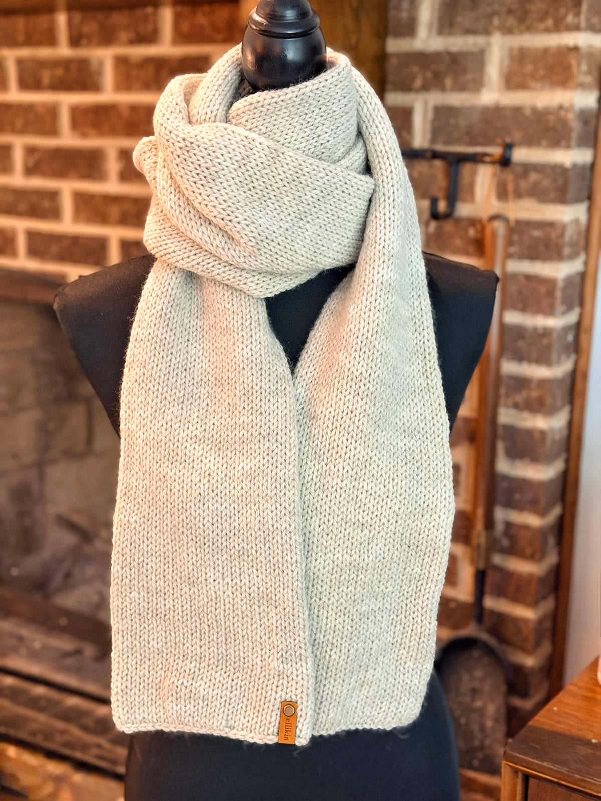 Classic Scarf in Heather Natural