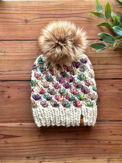 Lotus Flower Beanie in Natural/Arco Iris