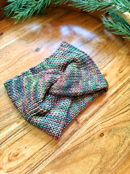 Twisted Earwarmer in Arco Iris