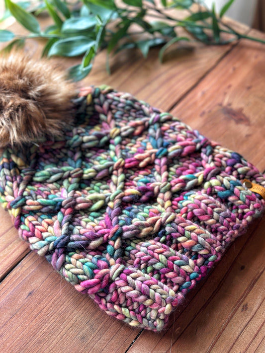 Halau Beanie in Arco Iris