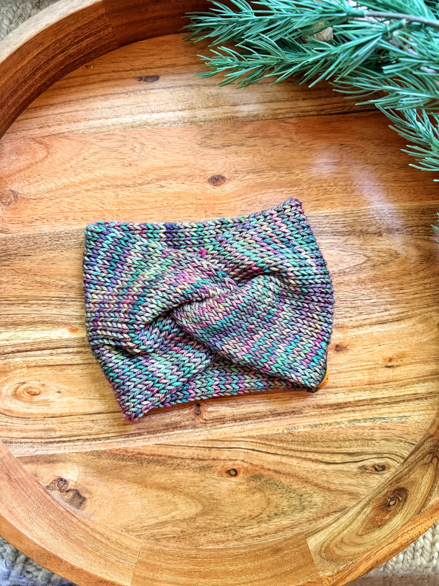 Twisted Earwarmer in Arco Iris
