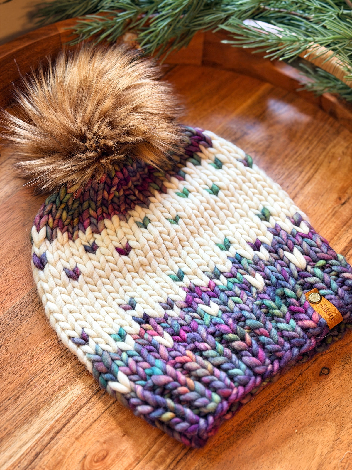 Winterfell Beanie in Arco Iris
